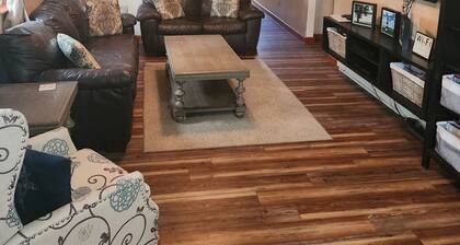 Sunset cottage complete w/large deck, fire pit and mins away from public beach