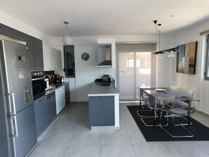 Mikrowelle, Ofen, Herdplatte, Geschirrspüler