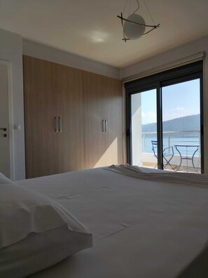 3 slaapkamers, een strijkplank/strijkijzer, wifi, beddengoed