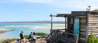 On Point - ( 3 bedroom house with panoramic views) 3+ nights