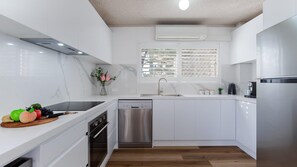 Fridge, oven, stovetop, dishwasher - The Poplars, 1,36 Magnus St - Delightful unit with panoramic water views, pool, Linen, Aircon & Wifi (Nelson Bay)