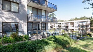 Property grounds - The Poplars, 1,36 Magnus St - Delightful unit with panoramic water views, pool, Linen, Aircon & Wifi (Nelson Bay)