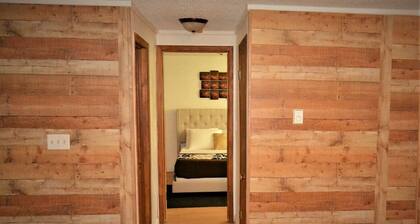 Urbana: charming, well-lit 2-bed, 1.5 bath apartment in central Grand Forks.