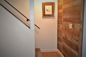 Interior - Urbana: charming, well-lit 2-bed, 1.5 bath apartment in central Grand Forks.  (Grand Forks)