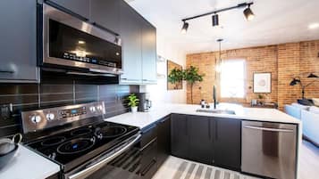 Refrigerador, microondas, horno, placa de cocina