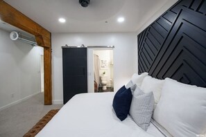 2 bedrooms, desk, iron/ironing board, travel cot