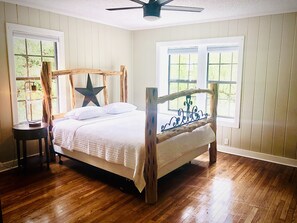 4 bedrooms, iron/ironing board, WiFi, bed sheets - Quiet Farmhouse surrounded by 50 acres  (Liberty Hill)