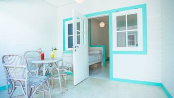 Family Room | Terrace/patio