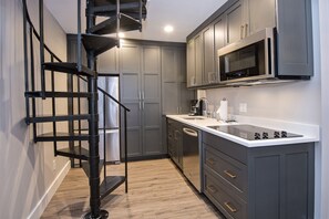 Refrigerador, microondas, parrilla de estufa y lavavajillas 