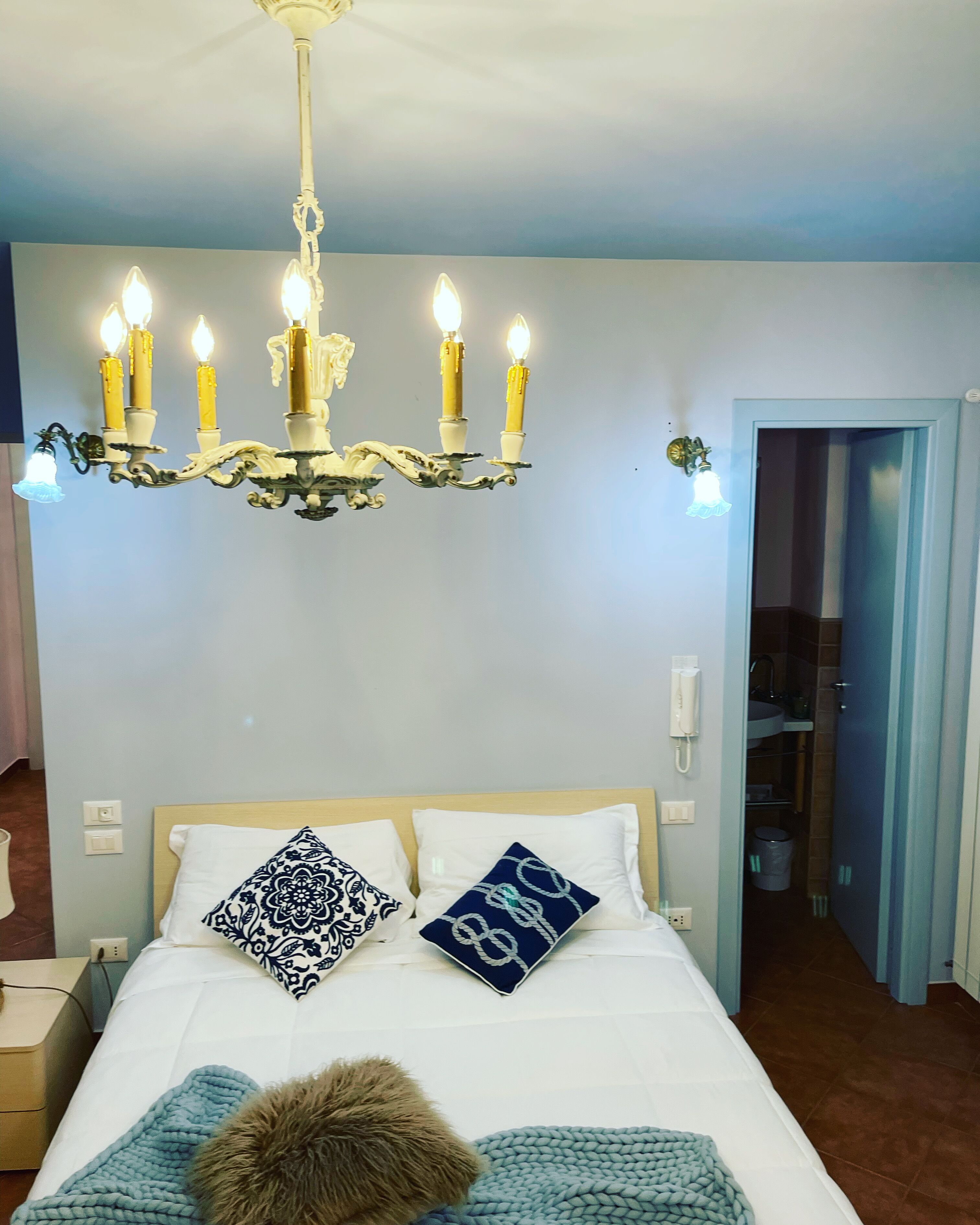 6 soverom, strykejern/-brett, reiseseng for barn og wi-fi (inkludert)