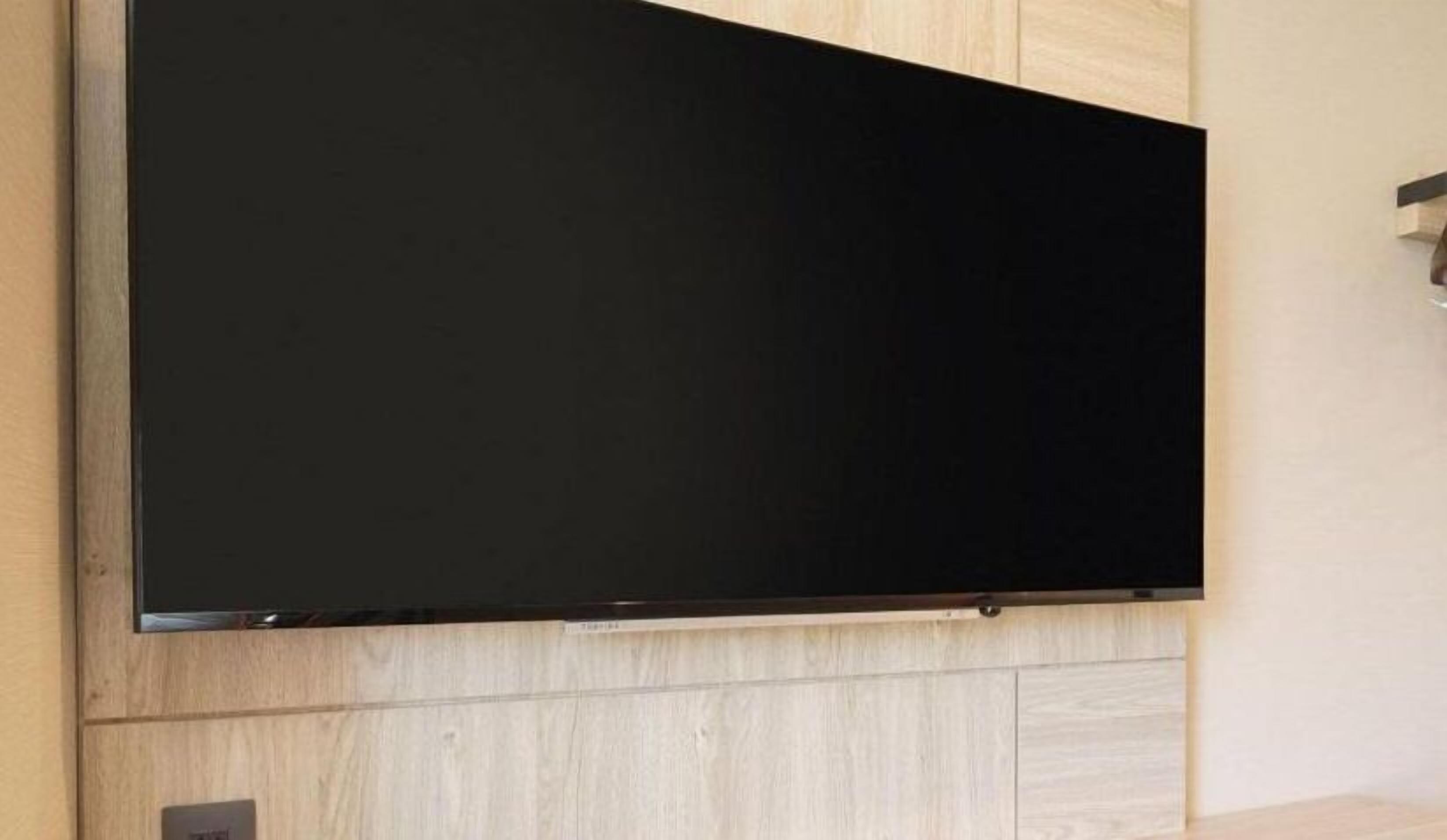 desk, soundproofing, free wifi