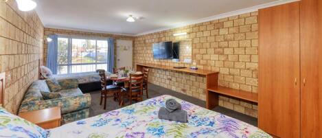 Executive kamer, 1 twee- of 2 eenpersoonsbedden | Een bureau, verduisterende gordijnen, gratis wifi, beddengoed