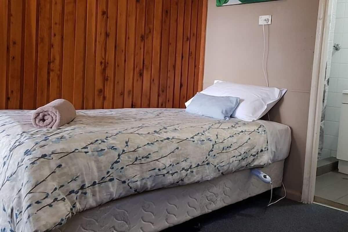 Escritorio, cortinas blackout, wifi gratis y ropa de cama 