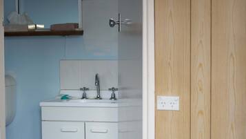 Budget Room with One Single Bed | Bathroom