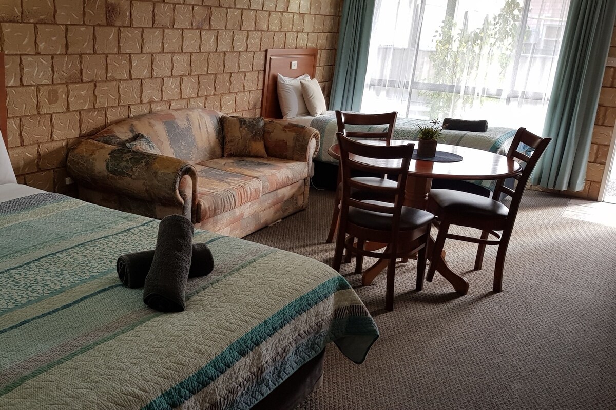 Desk, blackout drapes, WiFi (free), bed sheets