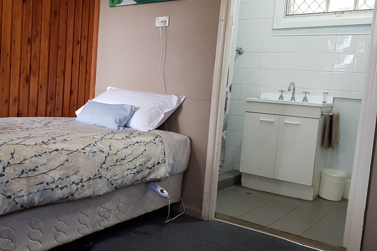 Desk, blackout drapes, free WiFi, bed sheets