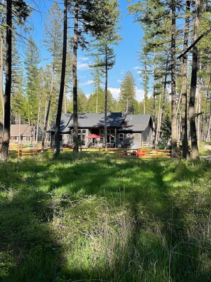 الم نشأة من الخارج