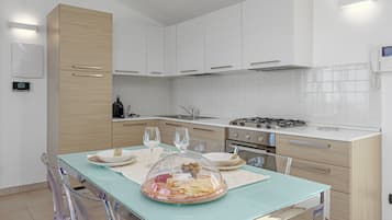 Kühlschrank, Ofen, Herdplatte, Geschirrspüler