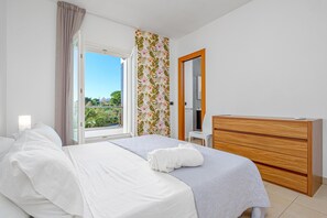 2 slaapkamers, een strijkplank/strijkijzer, gratis wifi, beddengoed