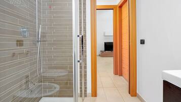 Vasca, asciugacapelli, asciugamani