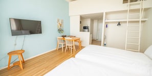 Free WiFi, bed sheets - Hotel Tomas Asahibashi Station (Naha)