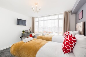 4 habitaciones, tabla de planchar con plancha, wifi y ropa de cama 