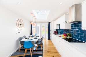 Mikroaaltouuni, uuni, liesi, astianpesukone