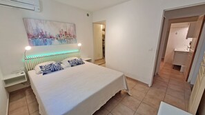 2 bedrooms, desk, iron/ironing board, free WiFi