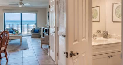 BEACHFRONT! Heated Pools, Balcony Sunrise, Pickleball, Fitness Center, Parking, $300 in Free Tickets