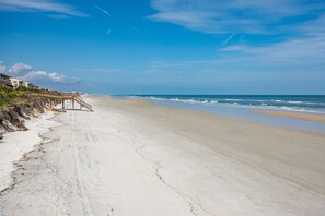On the beach, beach towels, surfing, motor boating - BEACHFRONT! Heated Pools, Balcony Sunrise, Pickleball, Fitness Center, Parking, $300 in Free Tickets (St. Augustine)