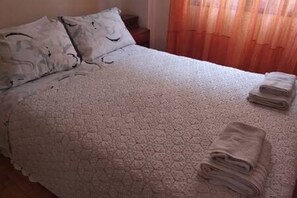 1 bedroom, desk, iron/ironing board, free WiFi - Το φιλόξενο διαμέρισμα της Σόνιας στην Καλλιθέα (Kallithea-Athens)