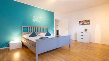 2 bedrooms, travel cot, free WiFi, bed sheets