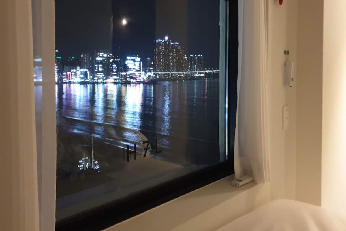 2 Persons Room, Partial Ocean View | Wi-Fi gratuito, lenzuola