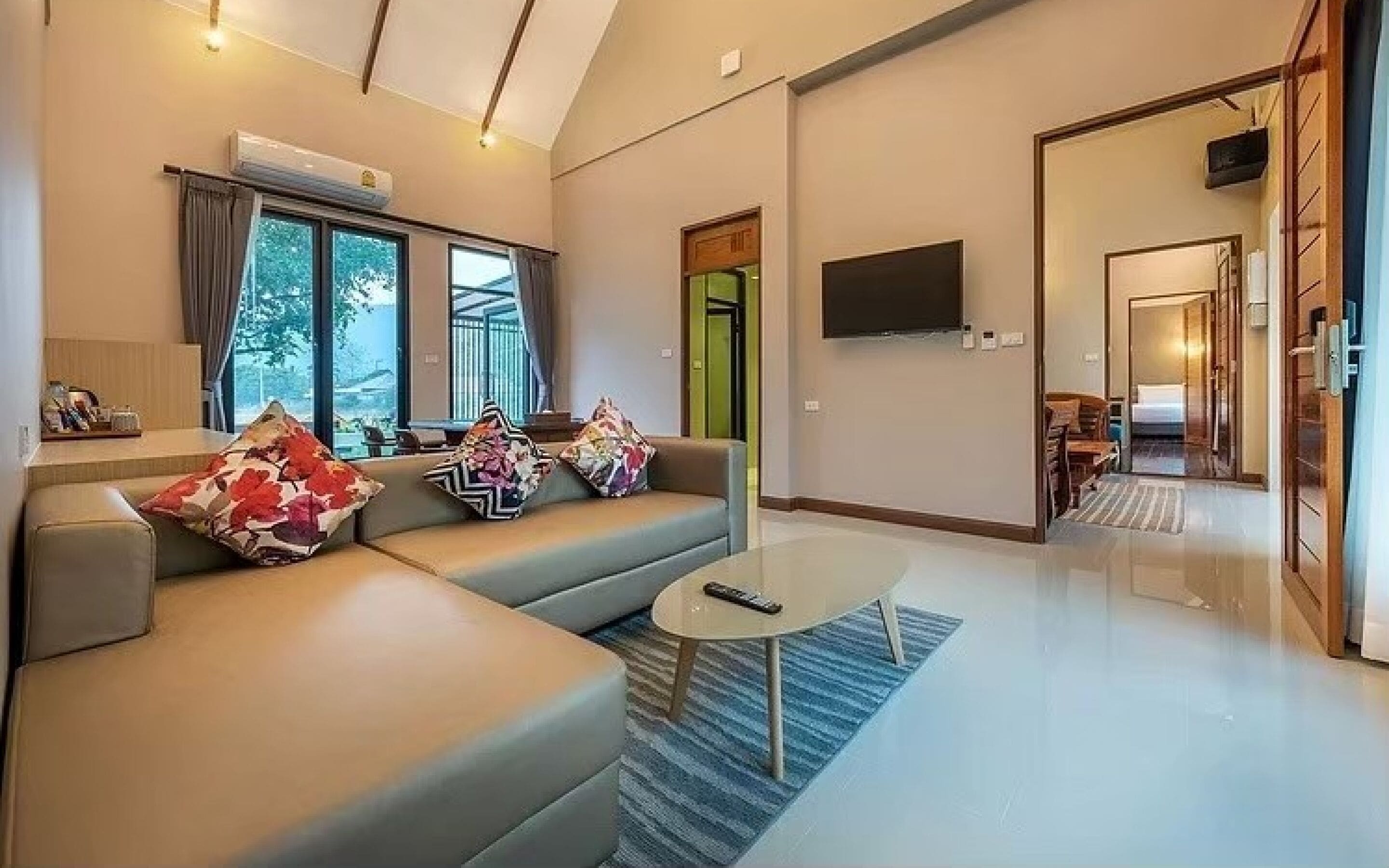 Family Villa Jacuzzi | Zona de estar | Una televisión de pantalla plana