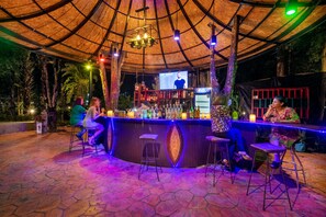 Bar (in der Unterkunft)