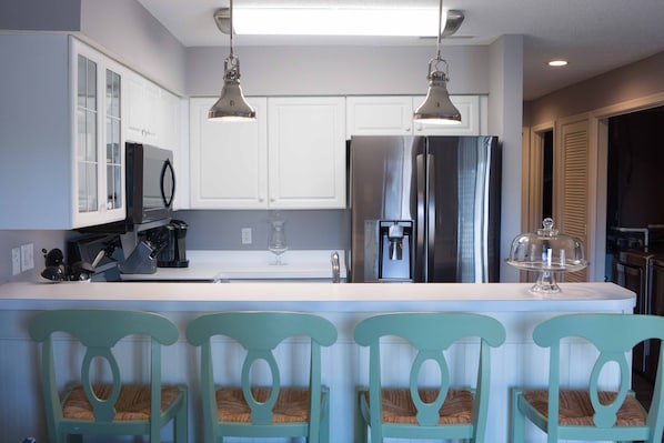 Fridge, microwave, oven, stovetop - Sunsets, Peace & Quiet, Next to Northside Park, Over 60 5 Star Reviews! (Ocean City)