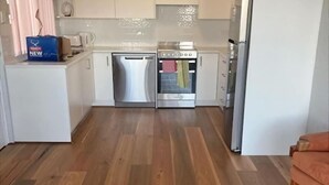 冰箱、微波炉、烤箱、炉灶