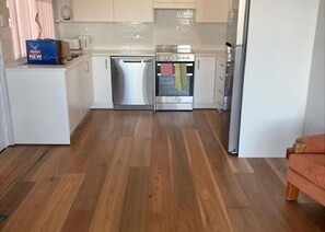 Fridge, microwave, oven, stovetop - Waves at Surf Beach (SURF BEACH)