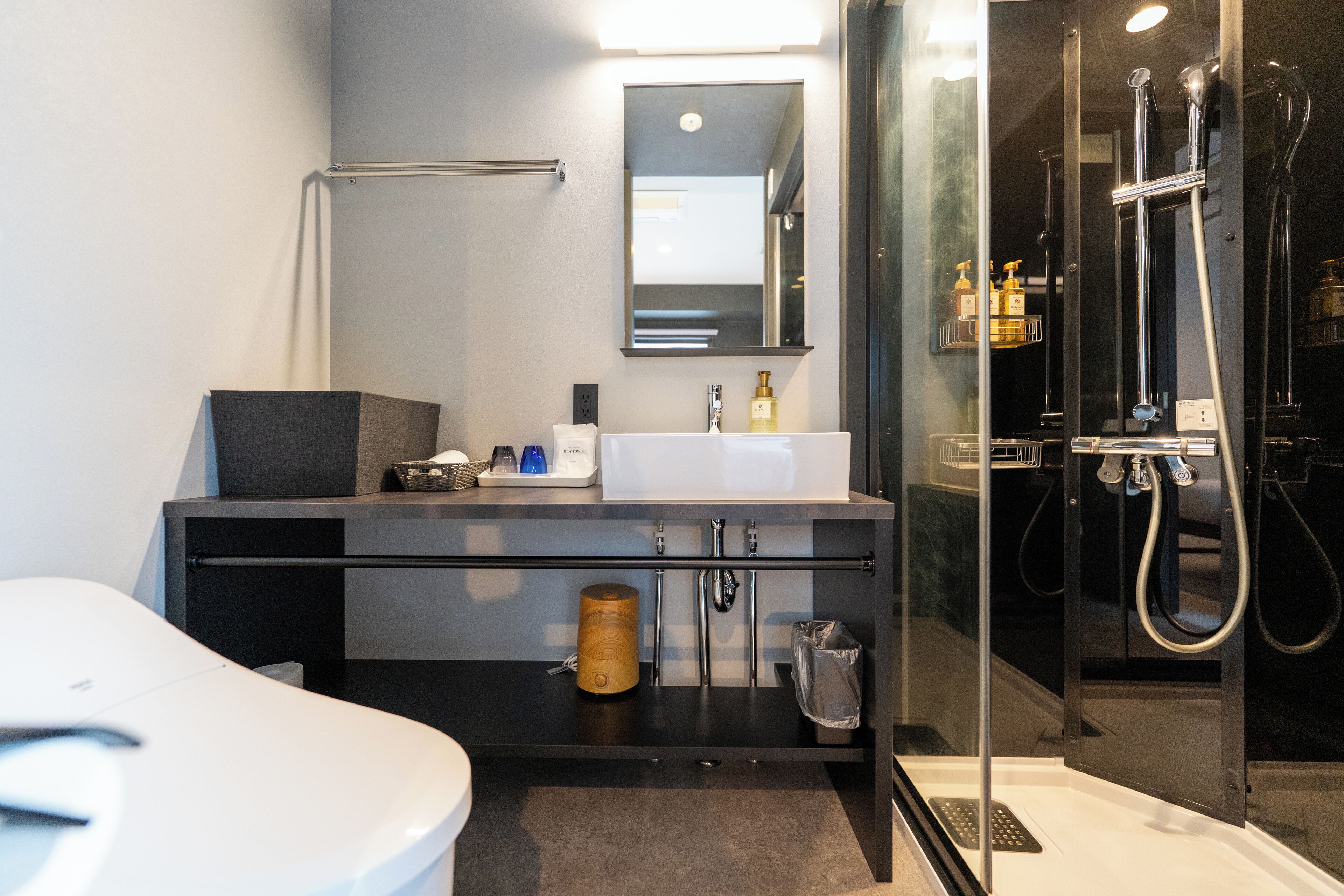 shower, rainfall showerhead, free toiletries, hair dryer