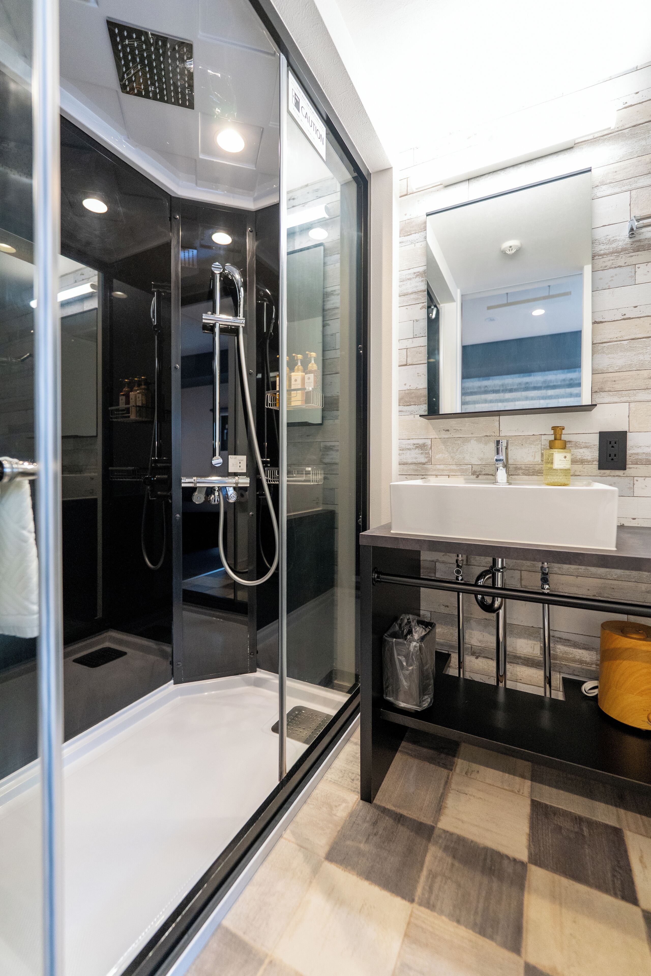 shower, rainfall showerhead, free toiletries, hair dryer