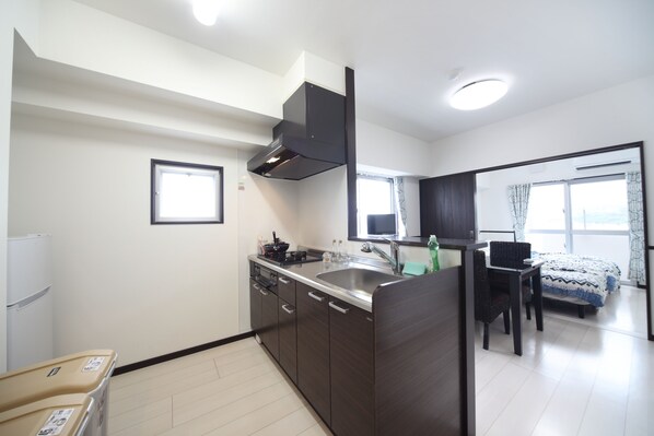 Apartamento, 1 quarto | Cozinha privada | Geladeira, micro-ondas, cooktop, chaleira elétrica