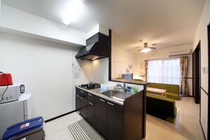 Apartamento, 1 quarto | Cozinha privada | Geladeira, micro-ondas, cooktop, chaleira elétrica