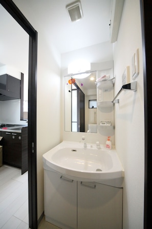 Bathroom sink