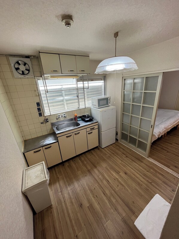 Apartment, 2 Schlafzimmer | Eigene Küche | Kühlschrank, Mikrowelle, Herdplatte, Kochgeschirr/Geschirr/Besteck