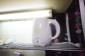 Eenvoudige tweepersoonskamer, 1 slaapkamer | Koffie en/of koffiezetapparaat