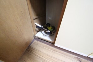 Basic-Doppelzimmer, 1 Schlafzimmer | Eigene Kochnische | Kühlschrank, Mikrowelle, Herdplatte, Kochgeschirr/Geschirr/Besteck