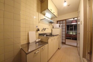 Standard Room | Private kitchenette - EX Tenjinnomori Apartment 403 (Osaka)