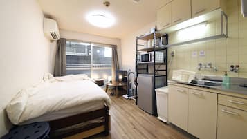 Apartamento, 1 quarto | Ferros/tábuas de passar roupa, roupa de cama