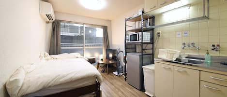 Departamento, 1 habitación | Tabla de planchar con plancha y ropa de cama