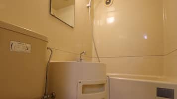 Apartamento, 1 quarto | Banheiro | Chuveiro/banheira combinados, banheira de imersão, secador de cabelo